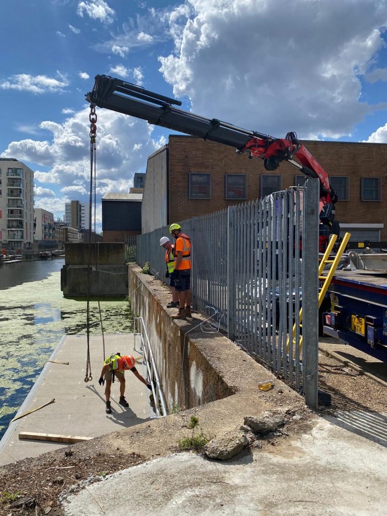 Pontoon Move Sussex - London Hiab